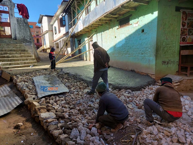 कालिकास्थान देखि हाईस्कुल हुँदै जिसस जाने बाटोमा ढलान हुँदै